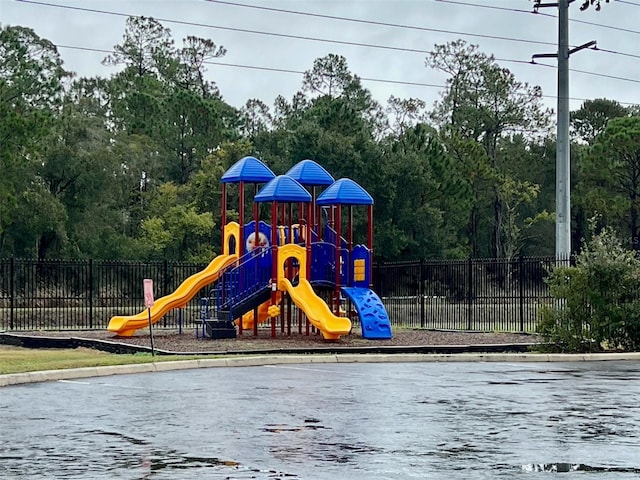 5566 Metrowest Blvd Unit 2-105, Orlando, FL 32811 - view of community playground
