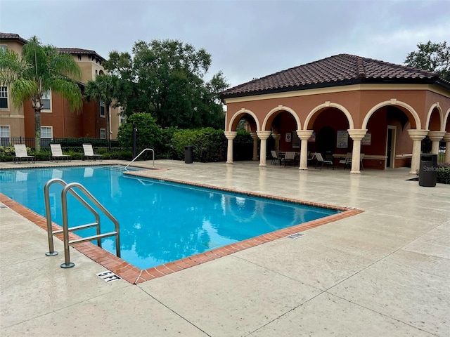 5566 Metrowest Blvd Unit 2-105, Orlando, FL 32811 - community pool with a patio area