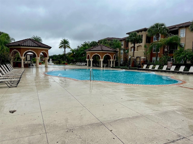 5566 Metrowest Blvd Unit 2-105, Orlando, FL 32811 - community pool featuring a patio area