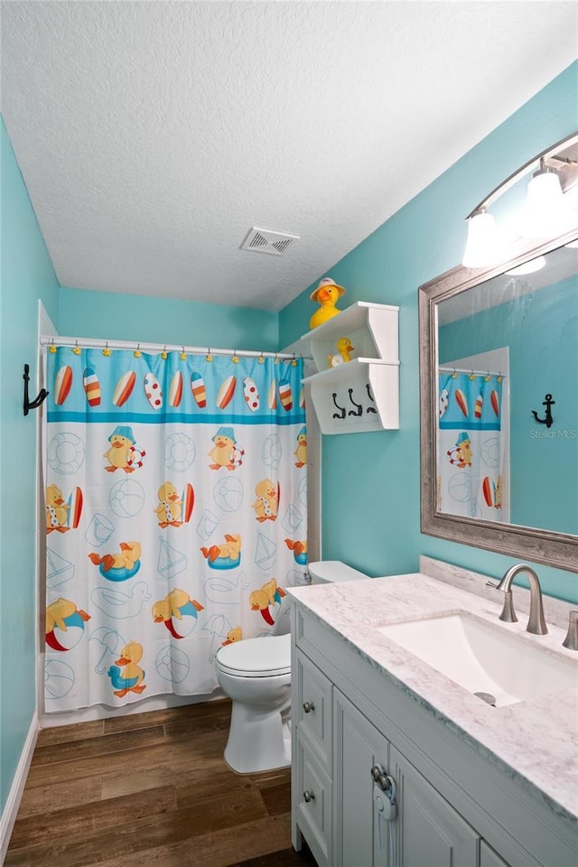 1145 Jaybee Ave, Davenport, FL 33897 - bathroom featuring vanity, a textured ceiling, wood finished floors, and curtained shower
