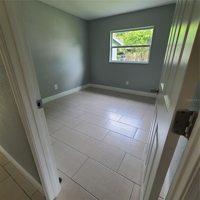 4118 Kirkland Blvd, Orlando, FL 32811 - tiled spare room featuring baseboards