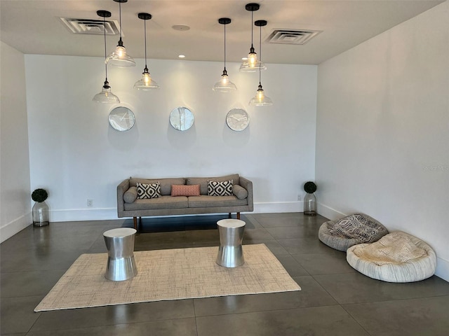 5245 W Irlo Bronson Memorial Hwy Unit 156, Kissimmee, FL 34746 - living area with baseboards