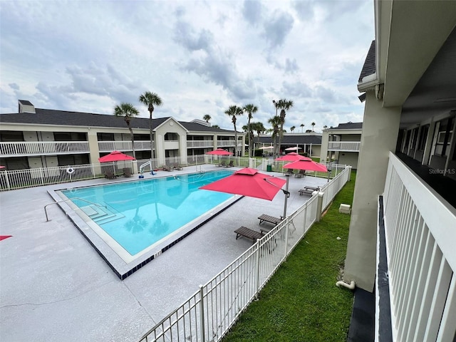 5245 W Irlo Bronson Memorial Hwy Unit 156, Kissimmee, FL 34746 - community pool with a patio