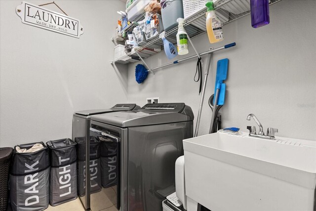 2700 Tree Meadow Loop, Apopka, FL 32712 - laundry area with washing machine and clothes dryer and tile patterned flooring