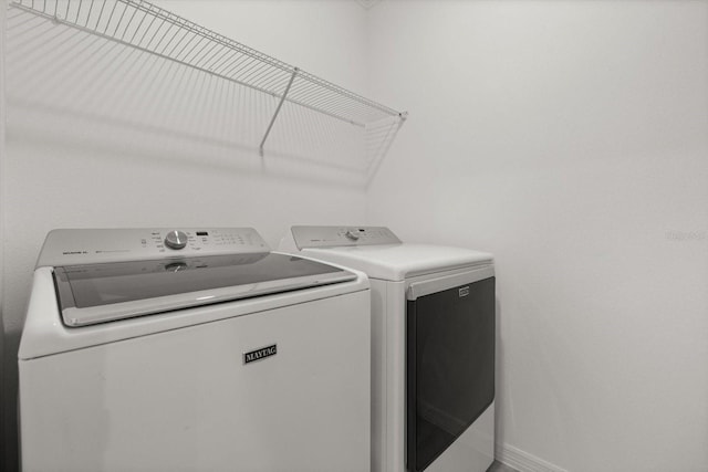 5684 Horseshoe Loop, Apopka, FL 32712 - laundry room with washing machine and dryer and baseboards