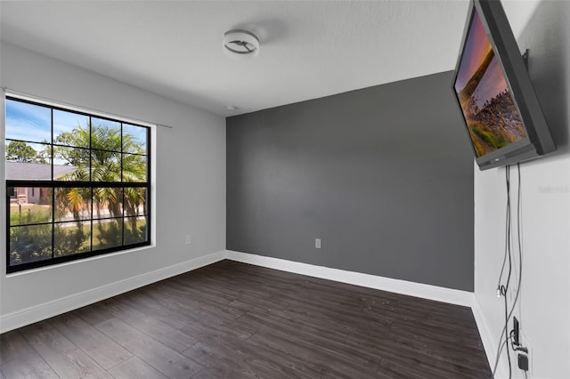 305 Chelmsford Ct, Kissimmee, FL 34758 - spare room featuring dark wood-style flooring and baseboards