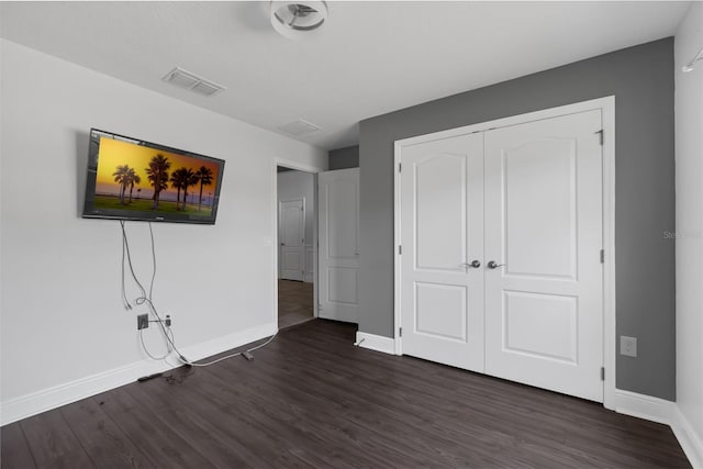 305 Chelmsford Ct, Kissimmee, FL 34758 - unfurnished bedroom with dark wood-style flooring and a closet