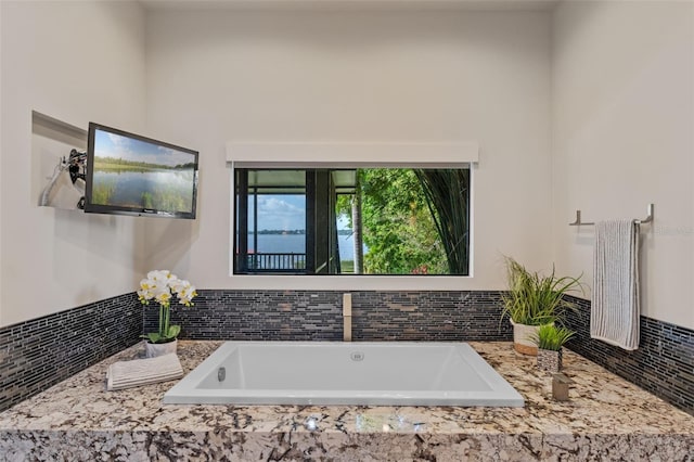 10545 Down Lakeview Cir, Windermere, FL 34786 - bathroom featuring a garden tub