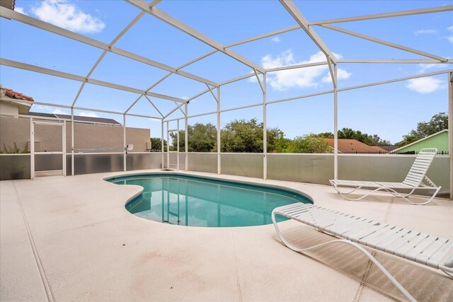 516 Brunello Dr, Davenport, FL 33897 - outdoor pool with a patio area and glass enclosure