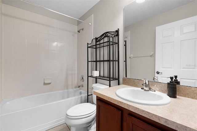 2885 Lafayette Trace Dr, Saint Cloud, FL 34772 - bathroom featuring vanity and bathing tub / shower combination
