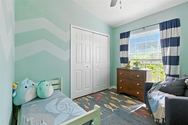 2212 Clementine Trl, Clermont, FL 34714 - carpeted bedroom featuring multiple windows, a textured ceiling, vaulted ceiling, a closet, and ceiling fan