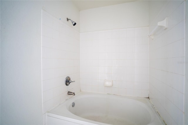 13037 Mulberry Park Dr Unit 5211, Orlando, FL 32821 - full bath featuring washtub / shower combination