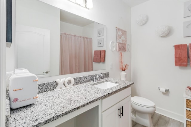 16400 Winding Preserve Cir, Clermont, FL 34714 - full bath featuring vanity, wood finished floors, and curtained shower