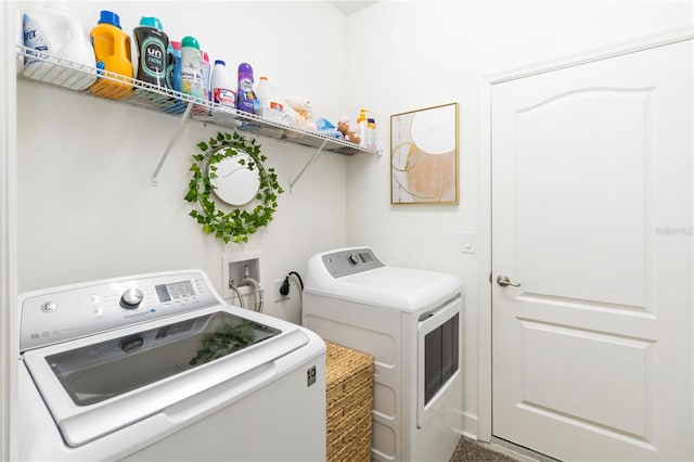 16400 Winding Preserve Cir, Clermont, FL 34714 - laundry room with washing machine and dryer