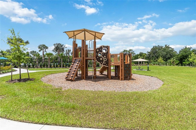 16400 Winding Preserve Cir, Clermont, FL 34714 - community playground with a yard
