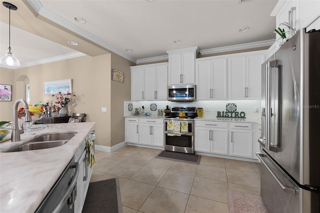 1208 Fieldstone Cir, Oviedo, FL 32765 - kitchen with appliances with stainless steel finishes, crown molding, white cabinetry, backsplash, and decorative light fixtures