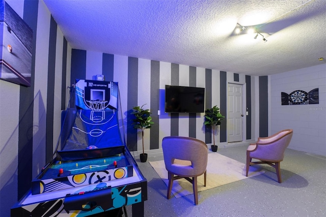 2792 Roccella Ct, Kissimmee, FL 34747 - rec room featuring a textured ceiling and wallpapered walls