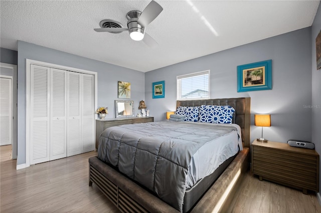 874 Acadia Rd, Venice, FL 34293 - bedroom with wood finished floors, a closet, a textured ceiling, and a ceiling fan