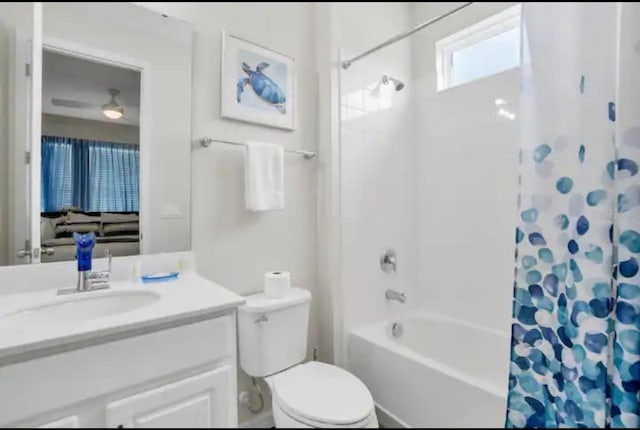 1870 Sawyer Palm Pl Unit 1870, Kissimmee, FL 34747 - bathroom featuring vanity and shower / bath combination with curtain
