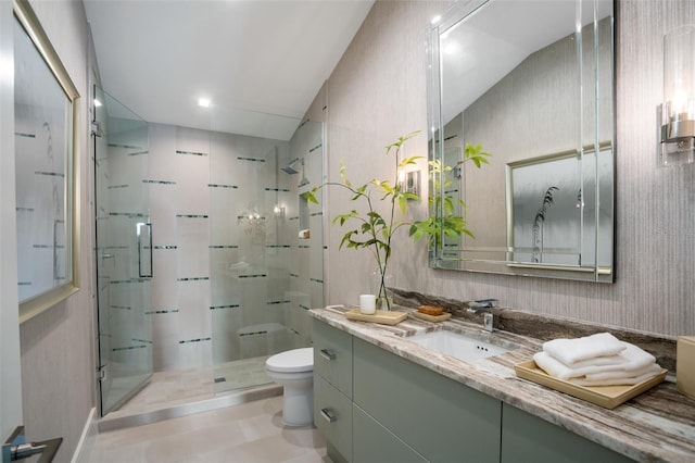 4162 Grande Brick Loop Unit 27, Orlando, FL 32837 - bathroom featuring a shower stall, vanity, and vaulted ceiling