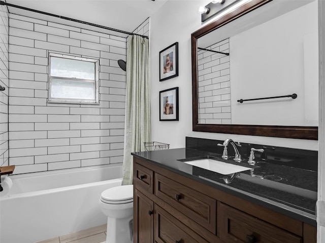 15718 Carriage Hill Ct, Clermont, FL 34711 - bathroom with vanity and shower / tub combo with curtain