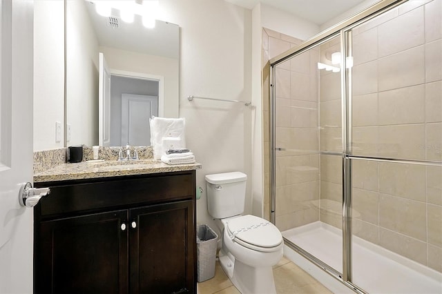 927 Paradise Dr, Davenport, FL 33897 - bathroom with a stall shower, vanity, and tile patterned floors