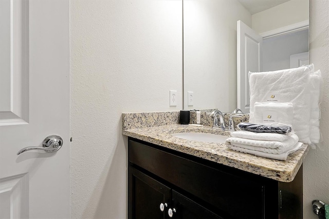 927 Paradise Dr, Davenport, FL 33897 - bathroom featuring vanity