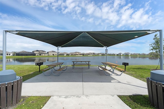 617 Hitch Loop, Saint Cloud, FL 34772 - surrounding community with a yard and a water view