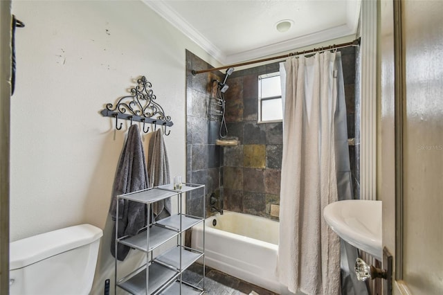 1108 W Minnehaha Ave, Clermont, FL 34711 - bathroom featuring shower / bath combo with shower curtain and crown molding