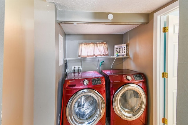 1108 W Minnehaha Ave, Clermont, FL 34711 - laundry room with washing machine and clothes dryer and a textured ceiling