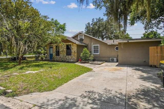 1108 W Minnehaha Ave, Clermont, FL 34711 - ranch-style home with stucco siding, driveway, and stone siding