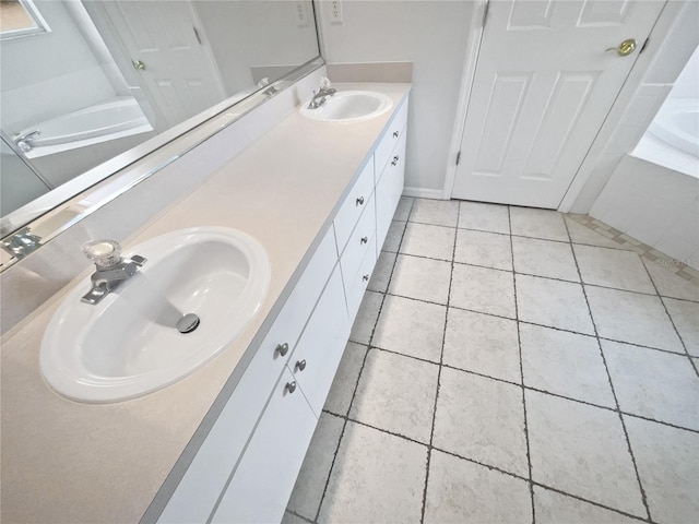 4615 River Overlook Dr, Valrico, FL 33596 - full bath featuring double vanity, tile patterned flooring, and a garden tub