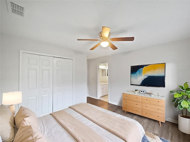 4615 River Overlook Dr, Valrico, FL 33596 - bedroom featuring wood finished floors, a closet, a ceiling fan, and ensuite bathroom