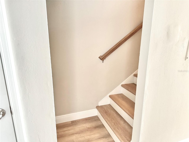 6054 Amberly Ct Unit T21, Orlando, FL 32822 - stairway featuring wood finished floors and baseboards