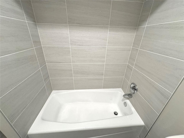 6054 Amberly Ct Unit T21, Orlando, FL 32822 - bathroom featuring tub / shower combination