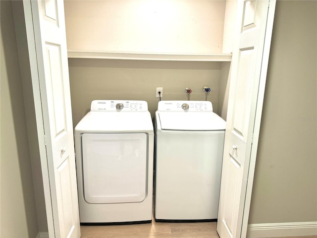6054 Amberly Ct Unit T21, Orlando, FL 32822 - laundry area with independent washer and dryer and wood finished floors