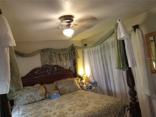 1624 Grand St, Orlando, FL 32805 - bedroom featuring a ceiling fan