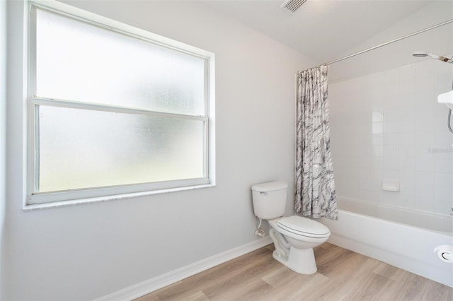 313 Cheshire Way, Davenport, FL 33897 - full bath featuring healthy amount of natural light, shower / bath combo with shower curtain, wood finished floors, and lofted ceiling