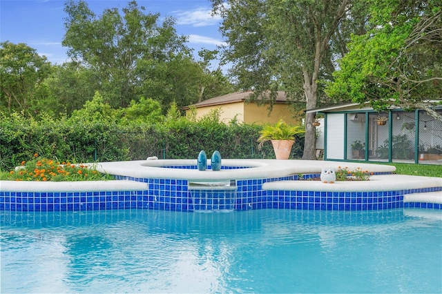 7905 Chad Ct, Orlando, FL 32835 - view of pool featuring a hot tub