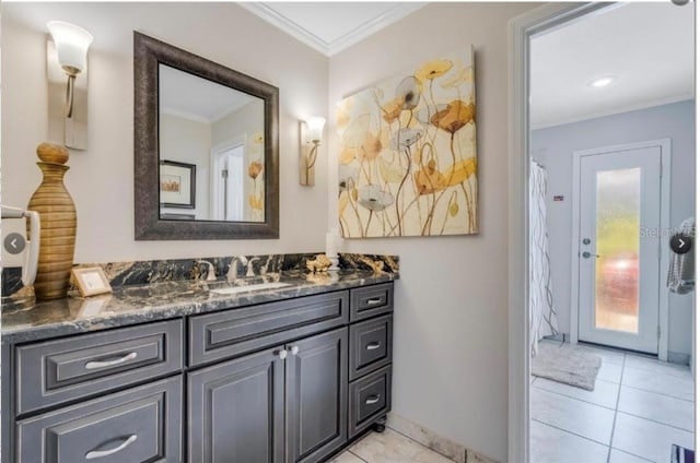 7905 Chad Ct, Orlando, FL 32835 - full bath featuring vanity, tile patterned floors, crown molding, and curtained shower
