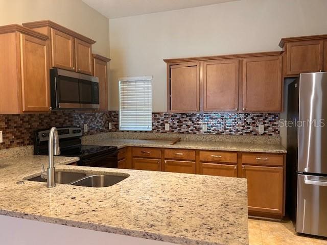 8111 Alamosa Wood Ave, Ruskin, FL 33573 - photo 7
