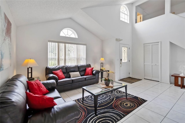 2979 Viscount Cir, Kissimmee, FL 34747 - tiled living area with high vaulted ceiling