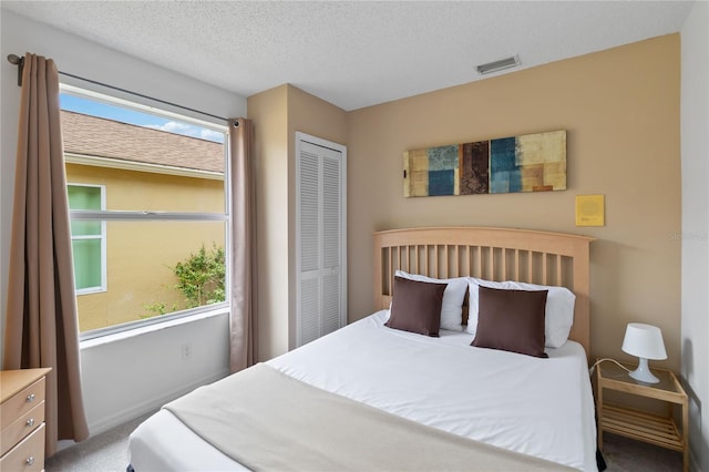 2979 Viscount Cir, Kissimmee, FL 34747 - carpeted bedroom featuring multiple windows, a closet, and a textured ceiling