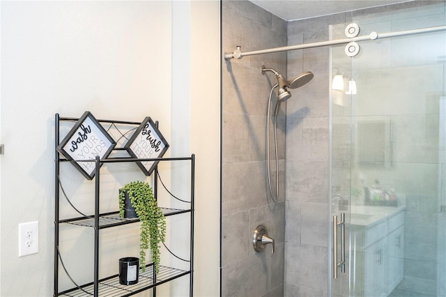 2813 Sanctuary Dr, Clermont, FL 34714 - bathroom featuring a shower stall