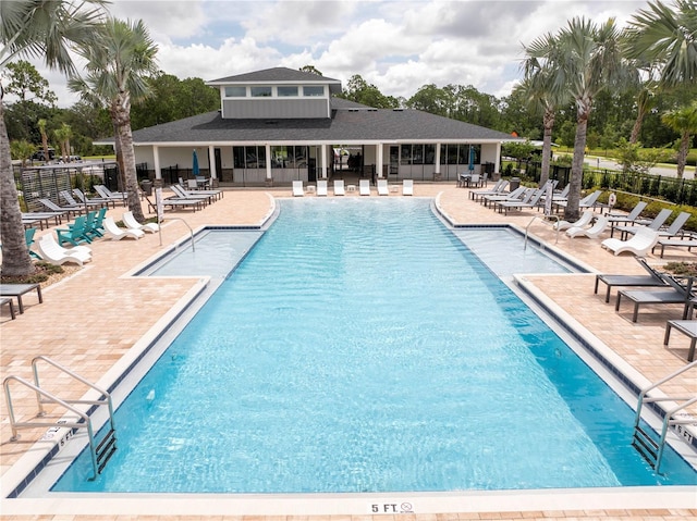 2813 Sanctuary Dr, Clermont, FL 34714 - community pool with a patio