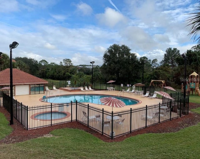 6336 Parc Corniche Dr, Orlando, FL 32821 - community pool with a patio