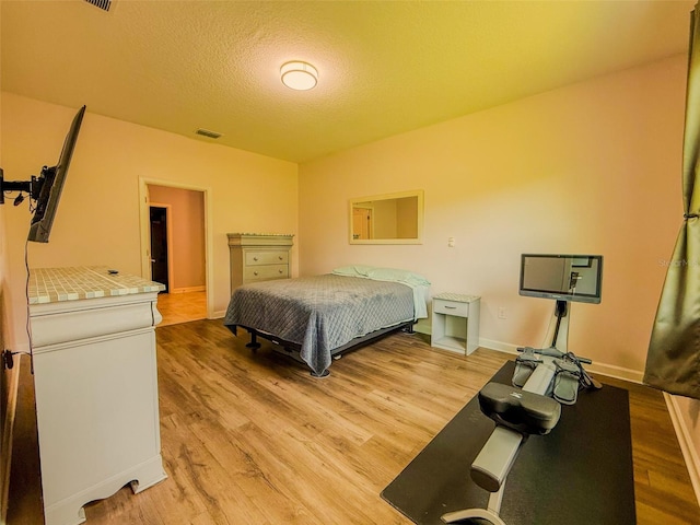 1047 Oak Bluff Dr, Davenport, FL 33837 - bedroom featuring light wood-style floors and a textured ceiling