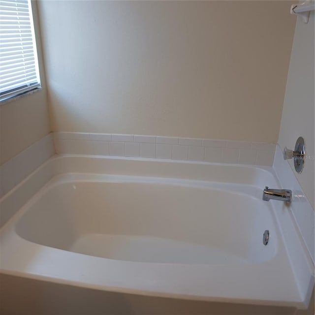 289 White Marsh Cir, Orlando, FL 32824 - bathroom featuring a garden tub