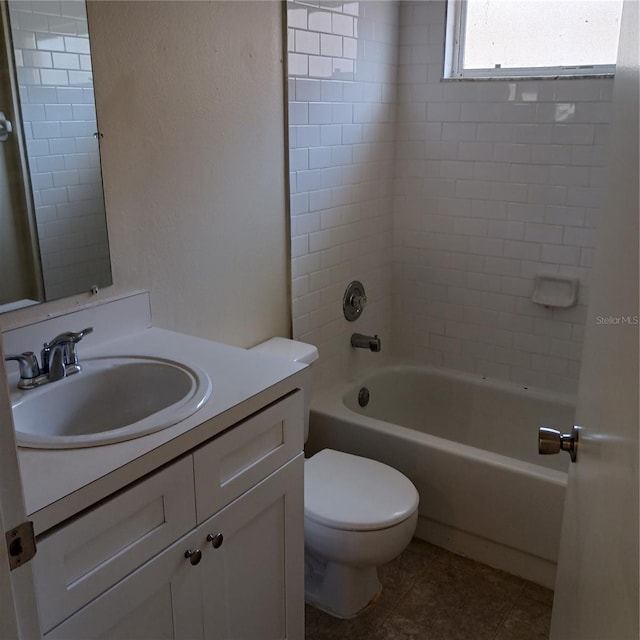 289 White Marsh Cir, Orlando, FL 32824 - full bath featuring vanity, tub / shower combination, and tile patterned floors