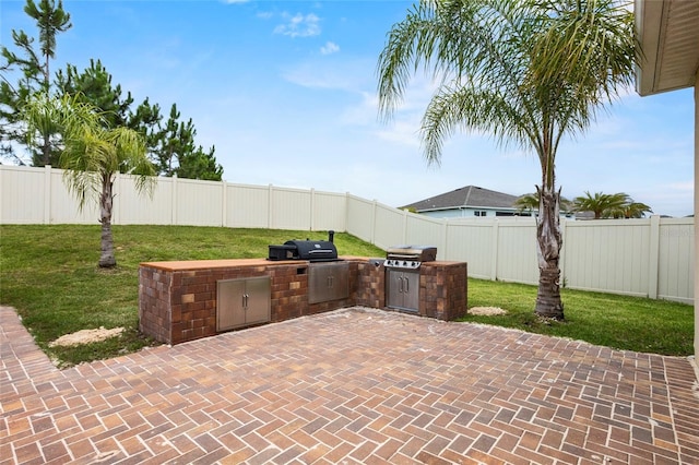 3336 Jackson Bluff Way, Clermont, FL 34711 - fenced backyard with an outdoor kitchen and a patio